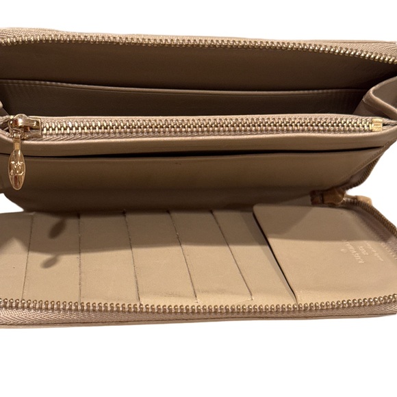 LOUIS VUITTON Vernis Zip Around Wallet - Picture 11 of 12